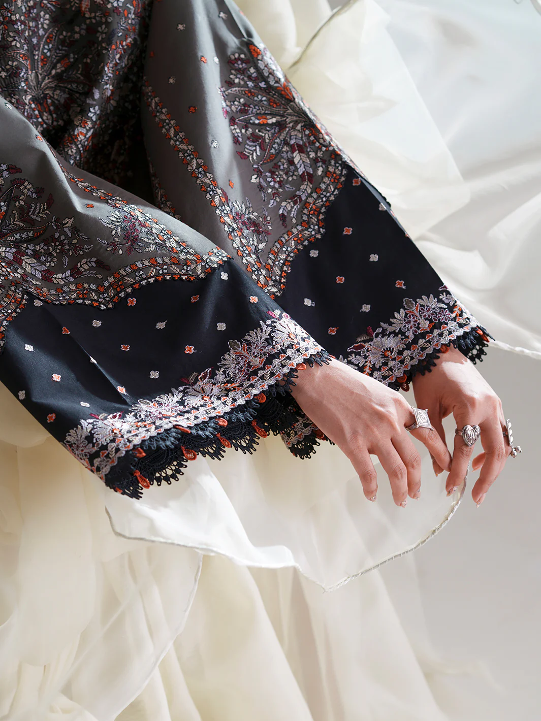 BIN ILYAS LAWN 182-A - Image 6