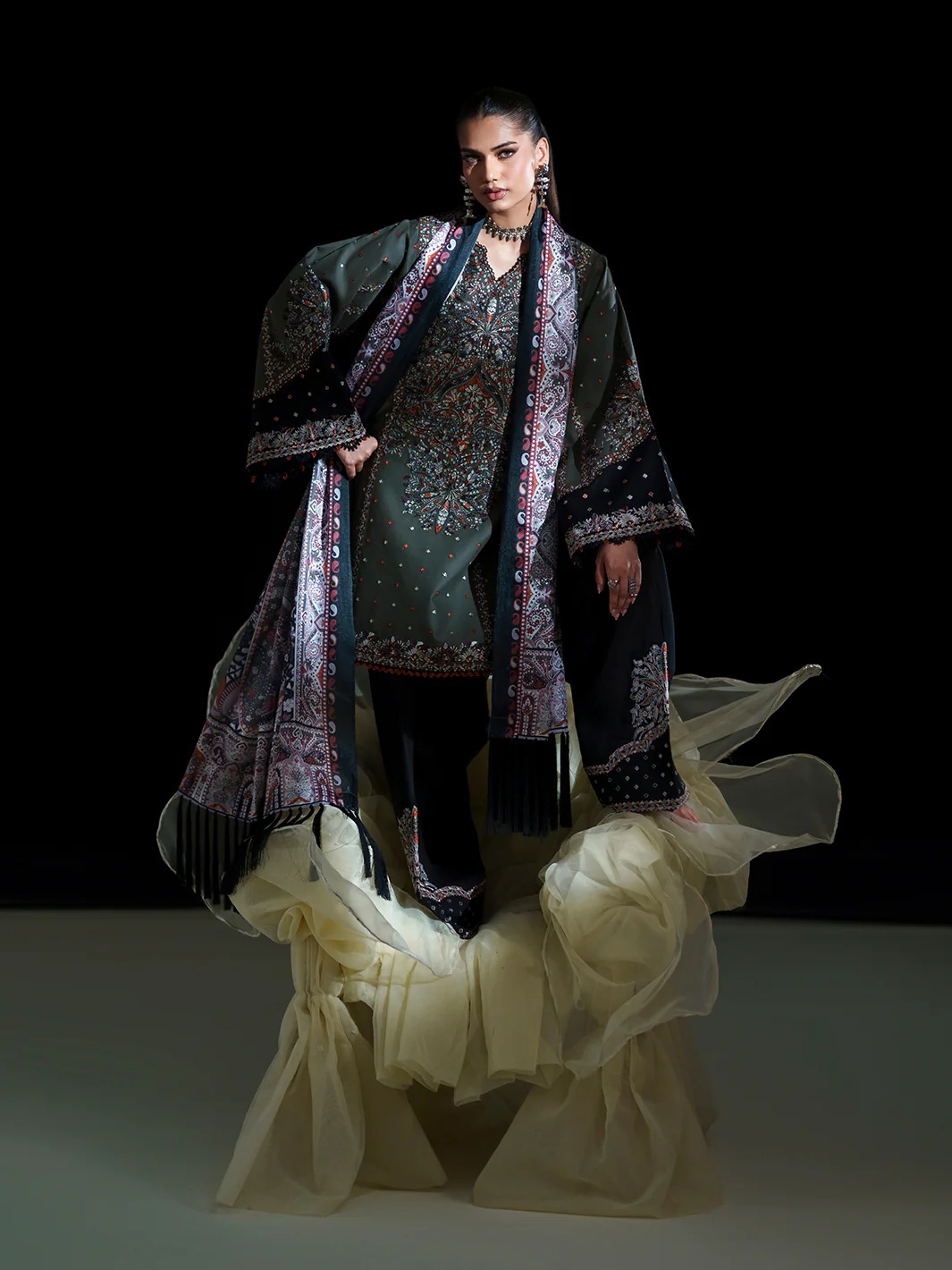 BIN ILYAS LAWN 182-A - Image 3